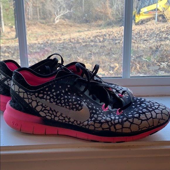 Nike Shoes - Nike tennis shoes 5.0